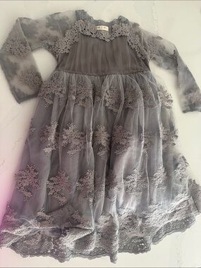 Mae Li Rose Gray Tulle Long Sleeve Dress Floral‎ Embroidered flowers size 7
